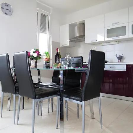 West * מאקרסקה